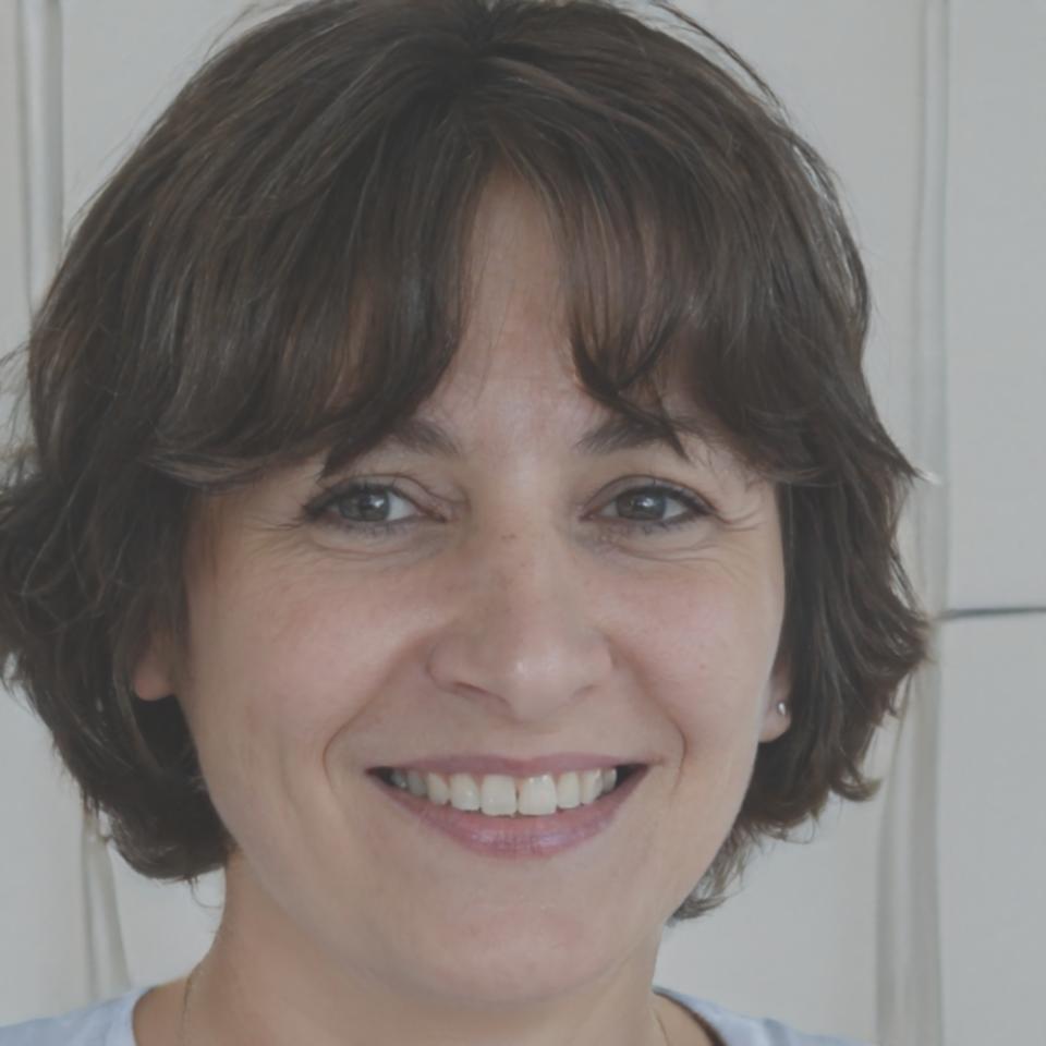 Directrice de recherche analysant les données